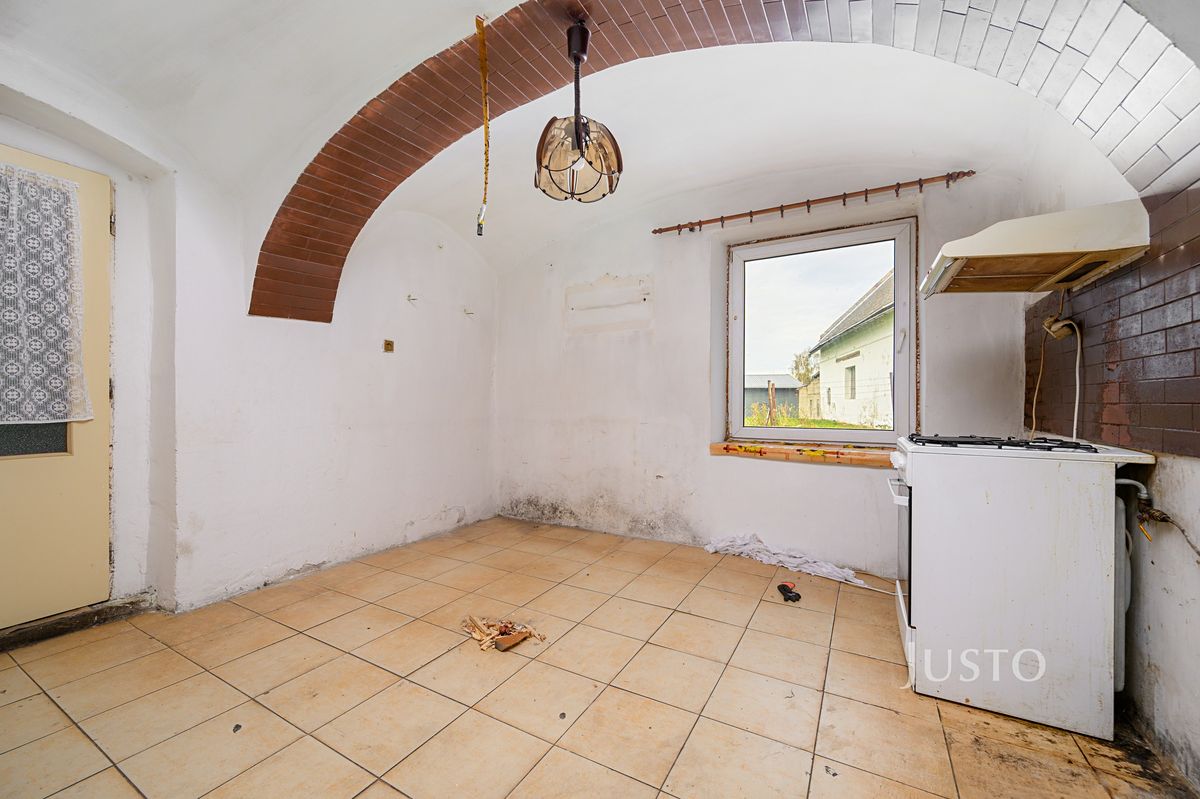 Prodej rodinného domu 230 m², pozemek 906 m² – fotografie 4