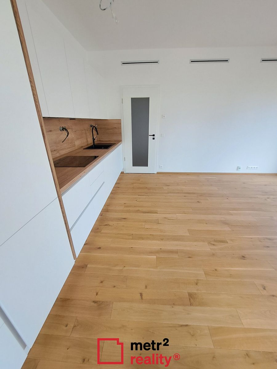 Pronájem bytu 1+kk 36 m² – fotografie 5