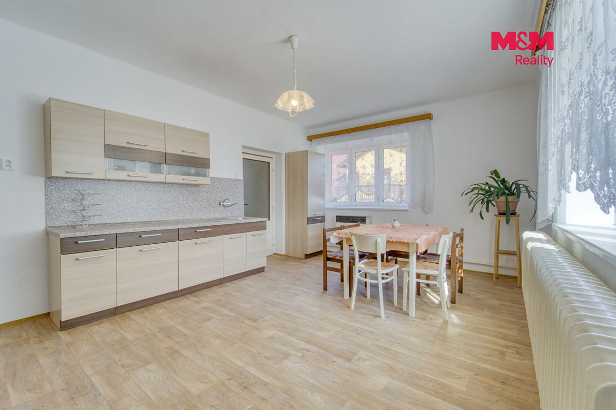 Pronájem rodinného domu 223 m², pozemek 1084 m² – fotografie 2