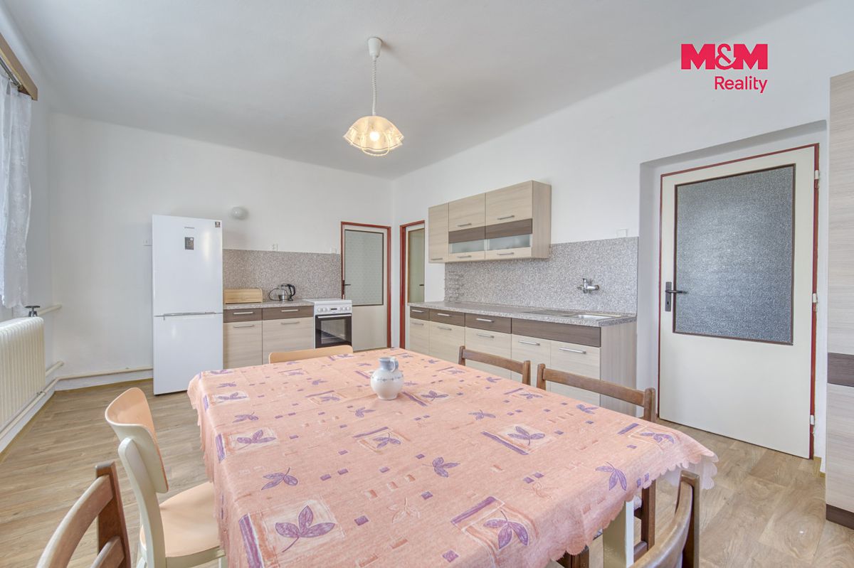Pronájem rodinného domu 223 m², pozemek 1084 m² – fotografie 4