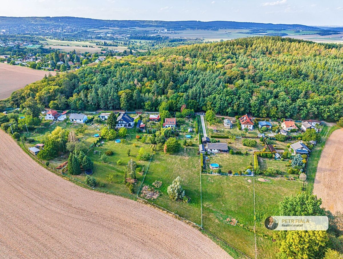 Prodej stavebního pozemku 1000 m², Čisovice – fotka 1 z 3