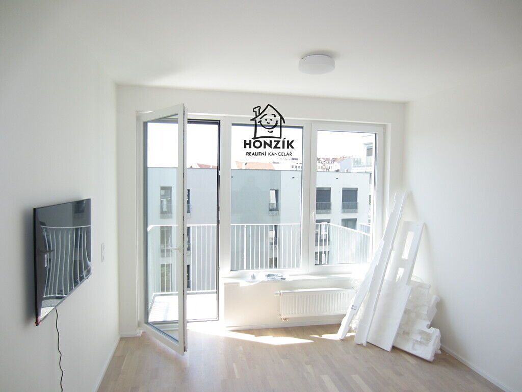 Pronájem bytu 1+kk 24 m² – fotografie 3