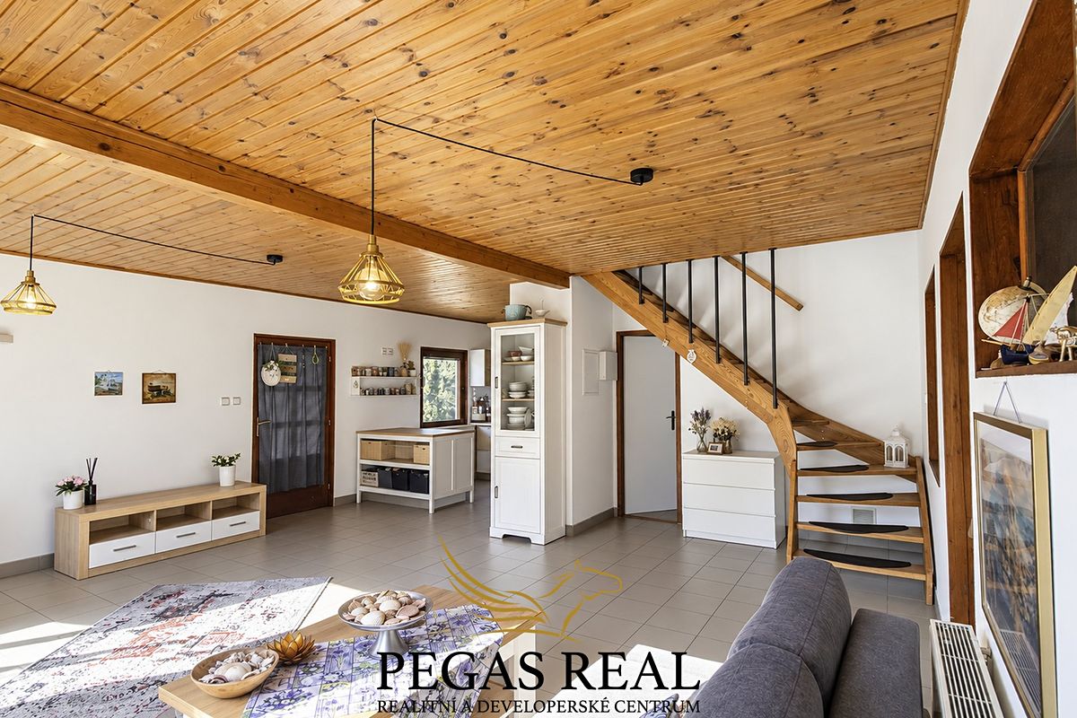 Prodej rodinného domu 117 m², pozemek 1020 m² – fotografie 4