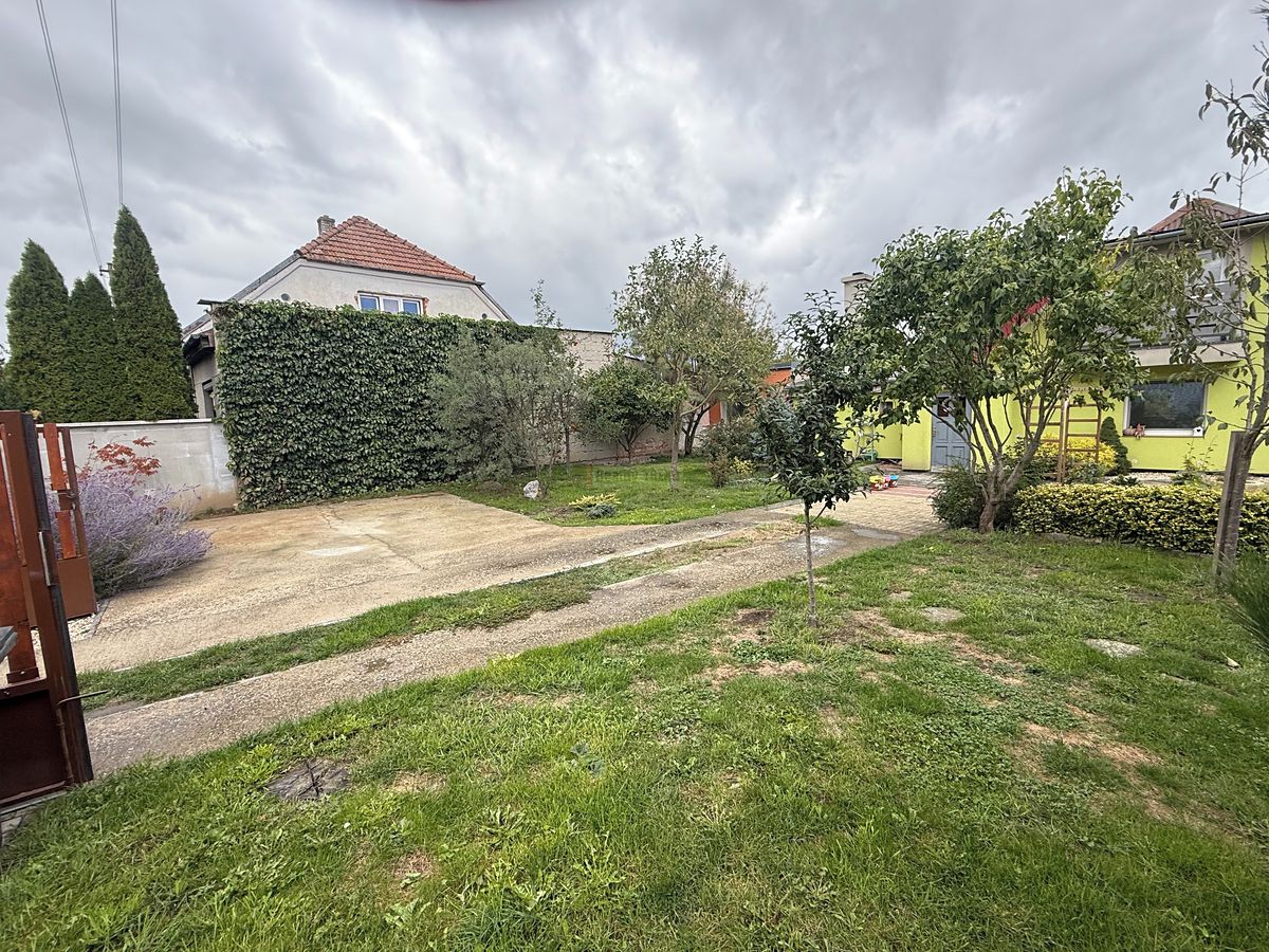 Prodej rodinného domu 325 m², pozemek 591 m² – fotografie 3
