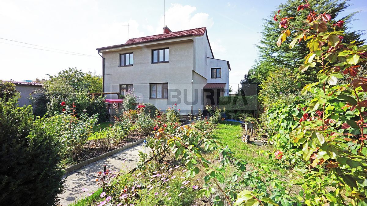 Prodej rodinného domu 190 m², pozemek 597 m² – fotografie 2