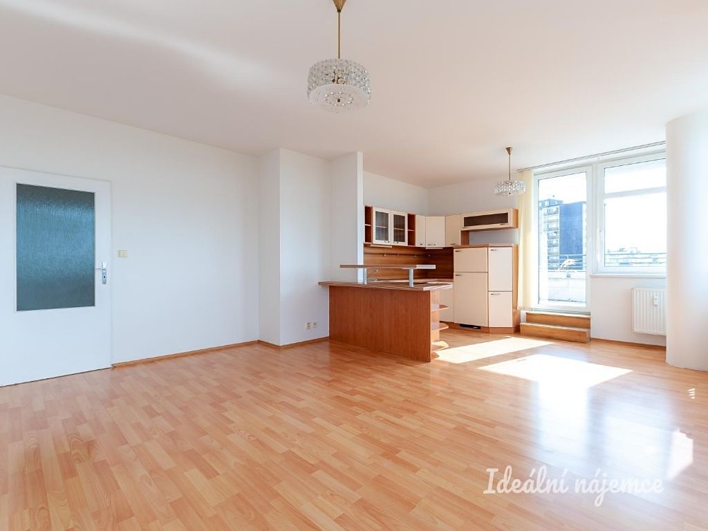 Pronájem bytu 2+kk 64 m² – fotografie 3