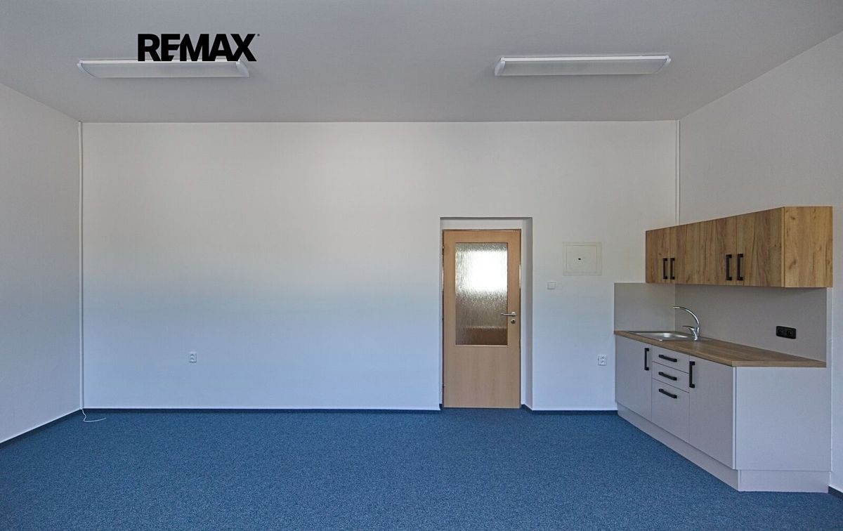 Pronájem kanceláře 32 m² – fotografie 4
