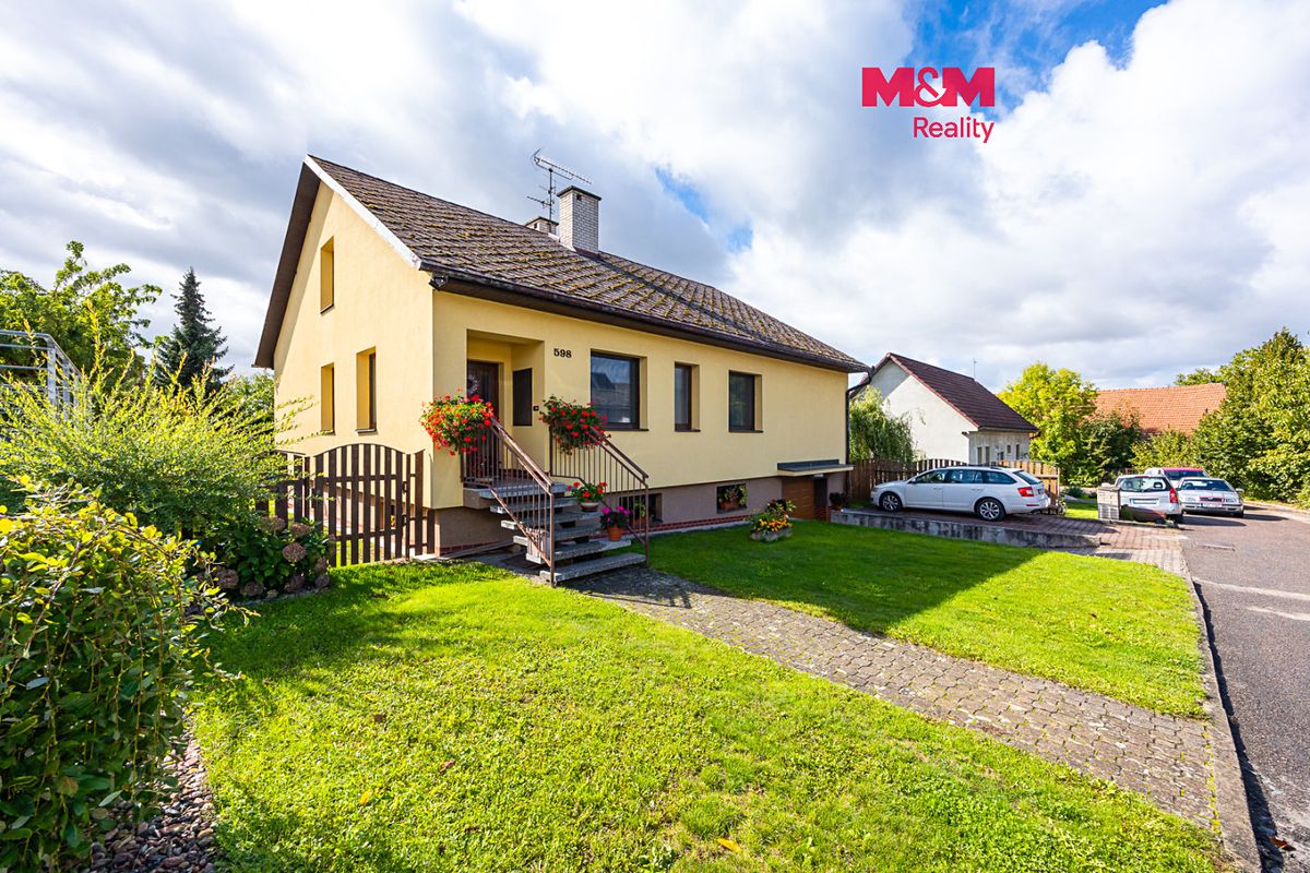 Prodej rodinného domu 236 m², pozemek 666 m²