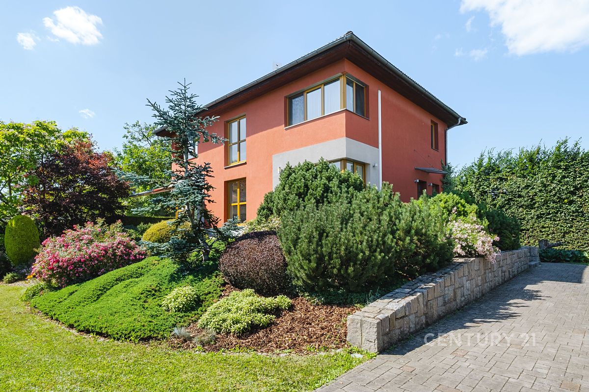 Prodej rodinného domu 210 m², pozemek 1586 m² – fotografie 2