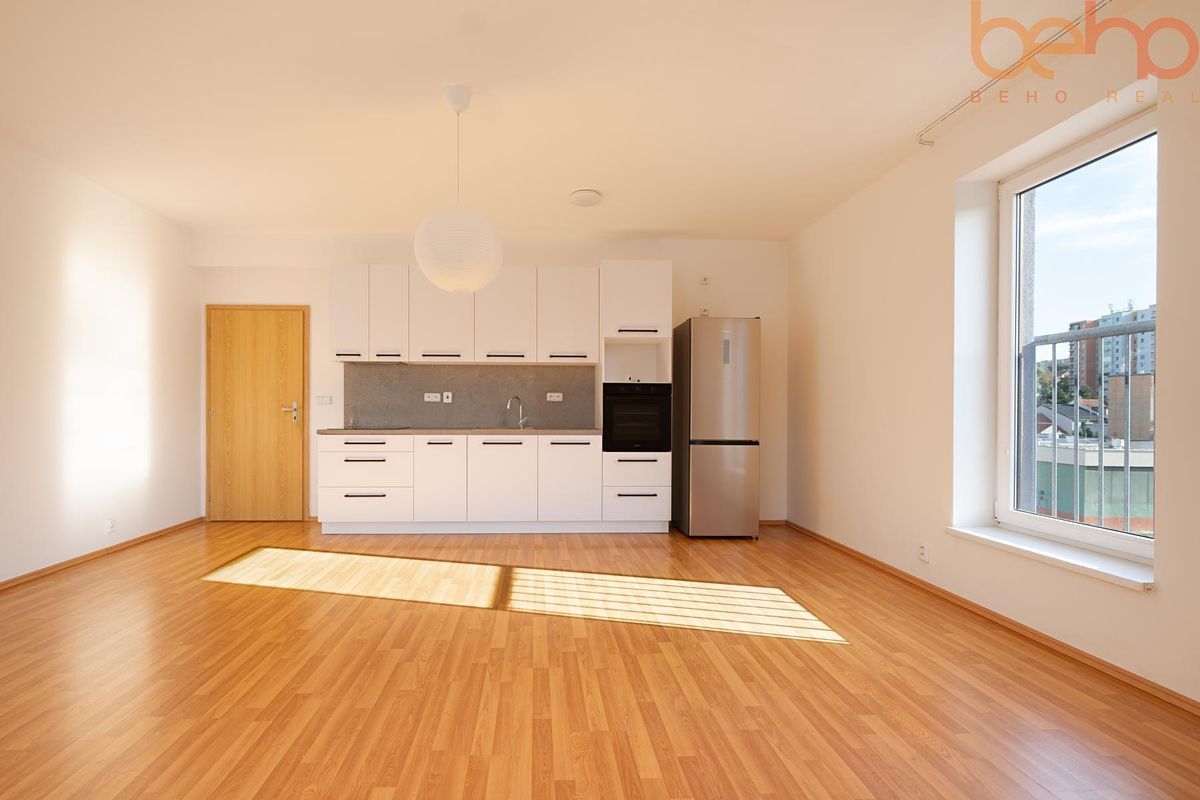 Pronájem bytu 2+kk 66 m² – fotografie 3