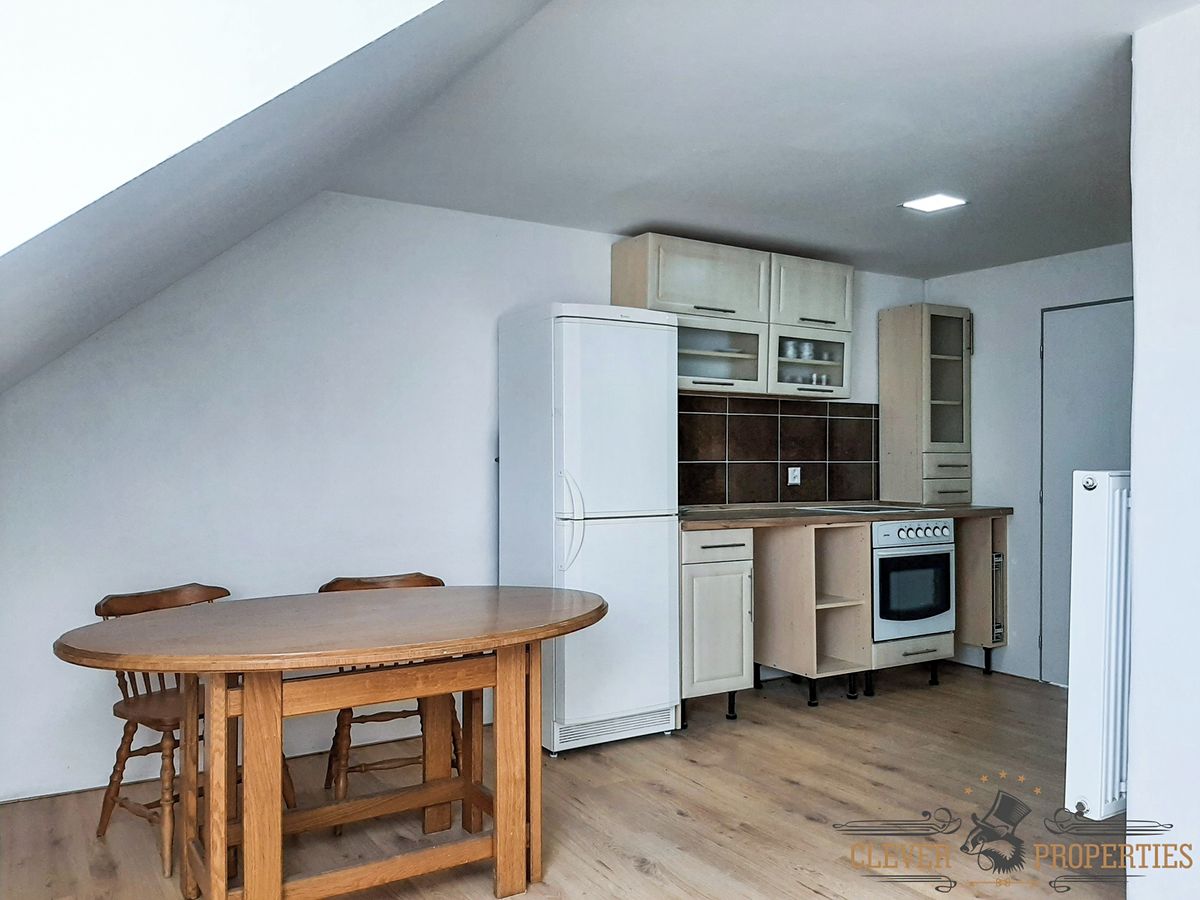 Pronájem rodinného domu 135 m², pozemek 65 m² – fotografie 2