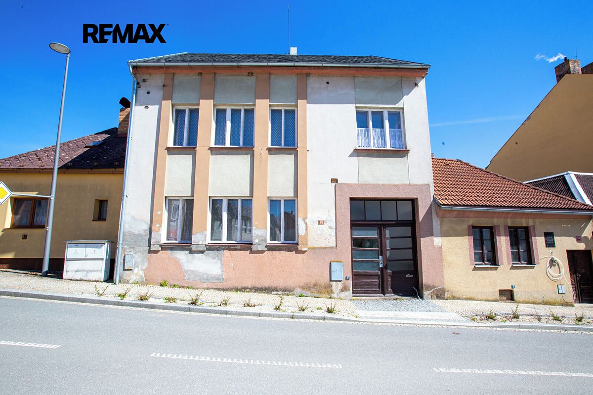 Prodej rodinného domu 196 m², pozemek 828 m²