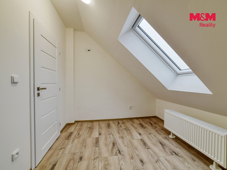 Pronájem bytu 3+kk, 74 m² (10 z 22)