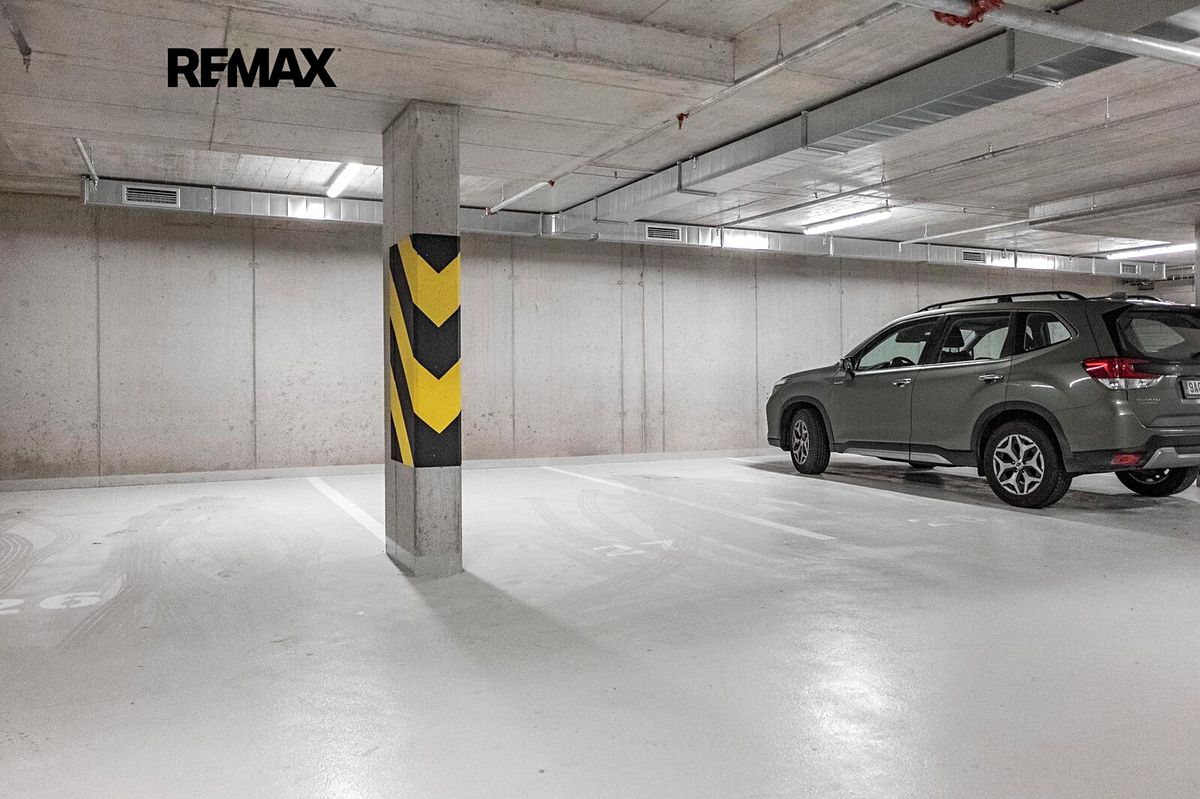 Pronájem garážového stání 12 m² – fotografie 2