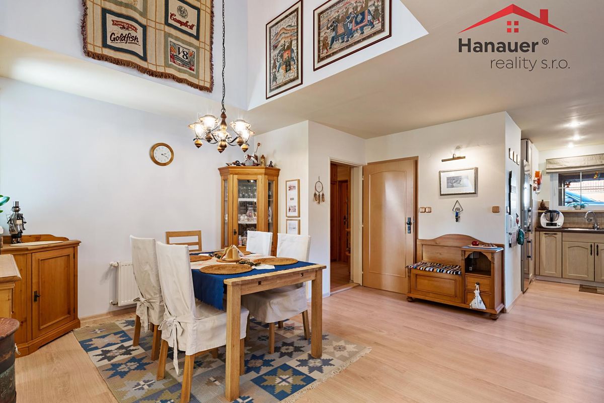 Prodej rodinného domu 310 m², pozemek 1884 m² – fotografie 2