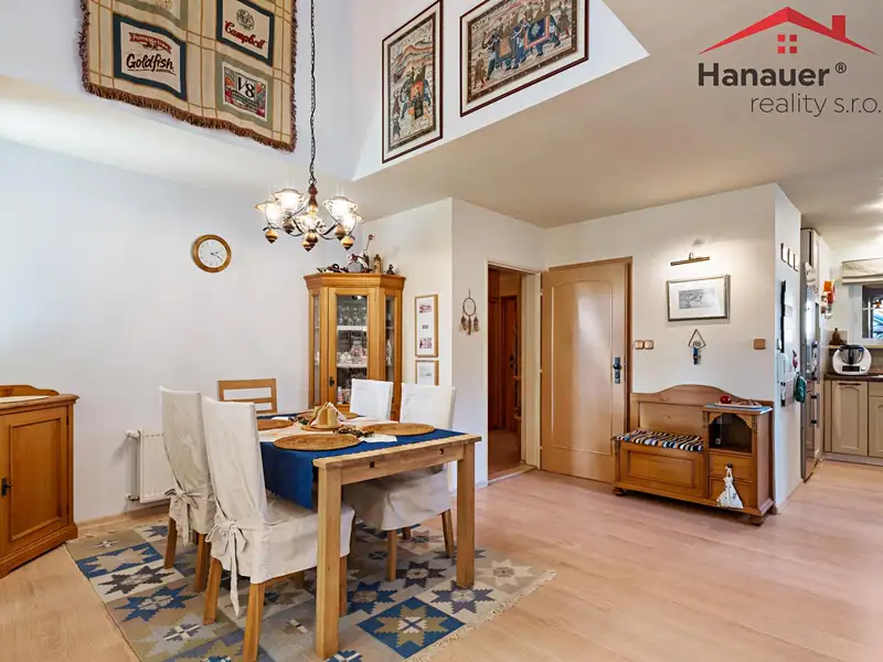 Prodej rodinného domu 310 m², pozemek 1884 m², Chuderov – náhled fotky 2