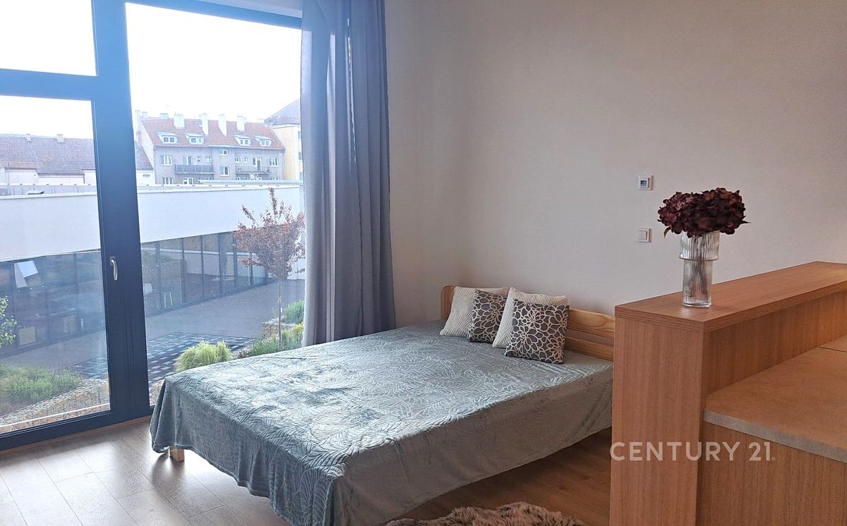 Pronájem bytu 1+kk 32 m² – fotografie 2