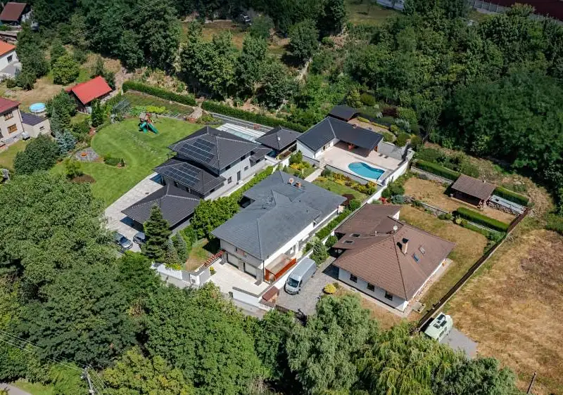 Pronájem rodinného domu 241 m², pozemek 1654 m², Benátky – náhled fotky 1