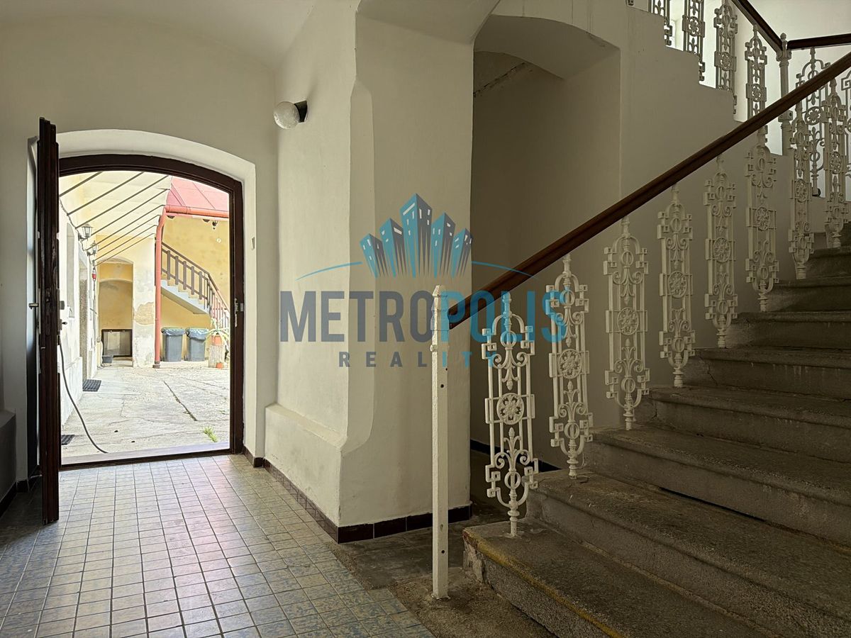 Pronájem bytu 2+1 86 m² – fotografie 3