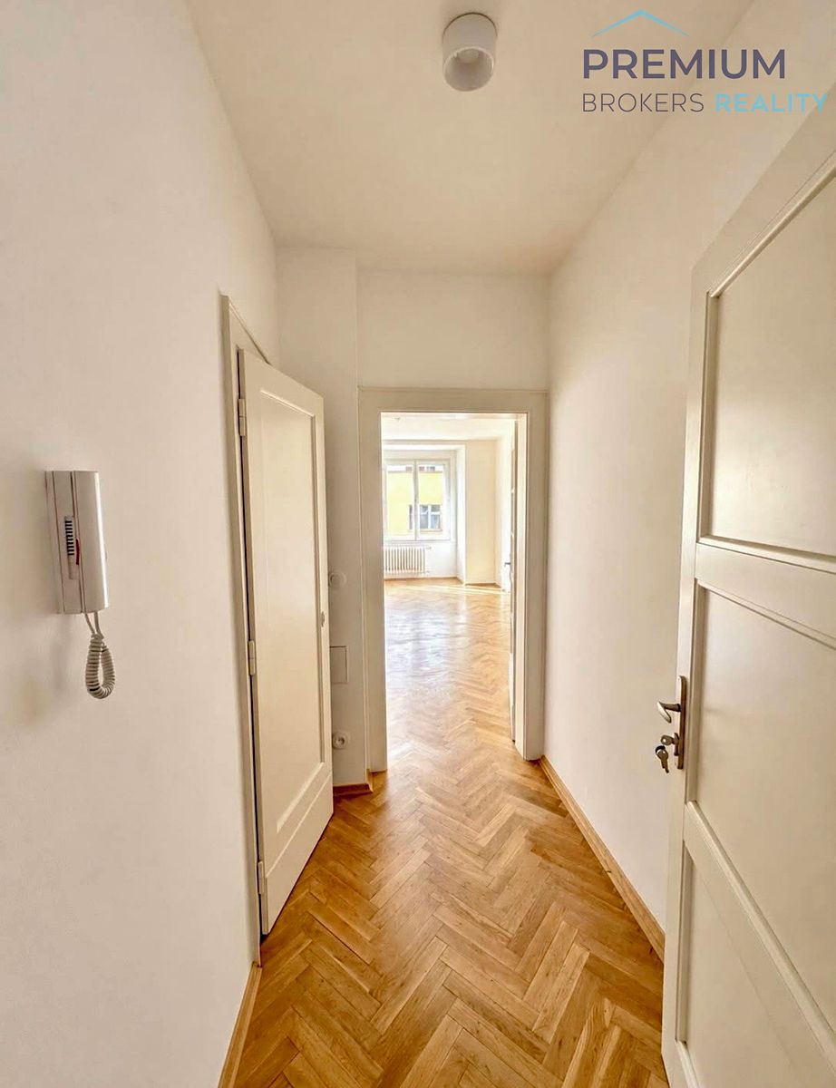 Pronájem bytu 1+kk 37 m² – fotografie 2