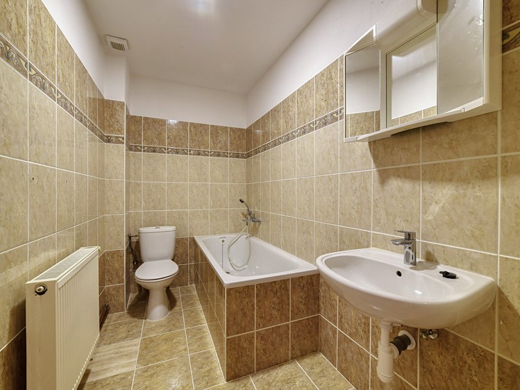 Комерційне приміщення на продаж, 899 м² (36 з 100)