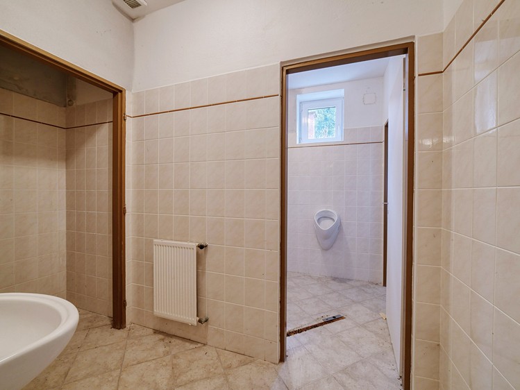 Комерційне приміщення на продаж, 899 м² (59 з 100)