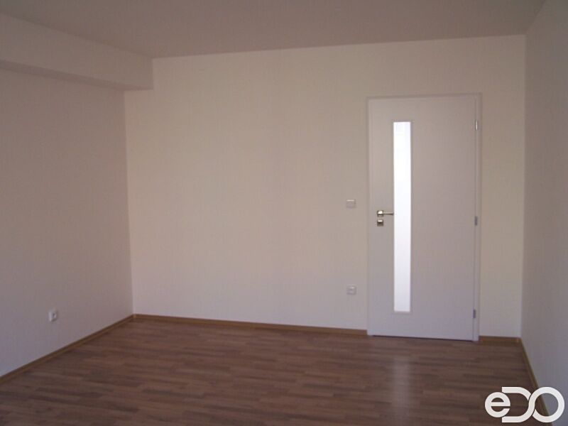 Pronájem bytu 2+kk 66 m² – fotografie 3