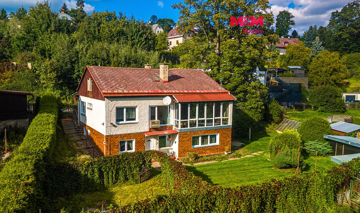 Prodej rodinného domu 180 m², pozemek 1660 m²
