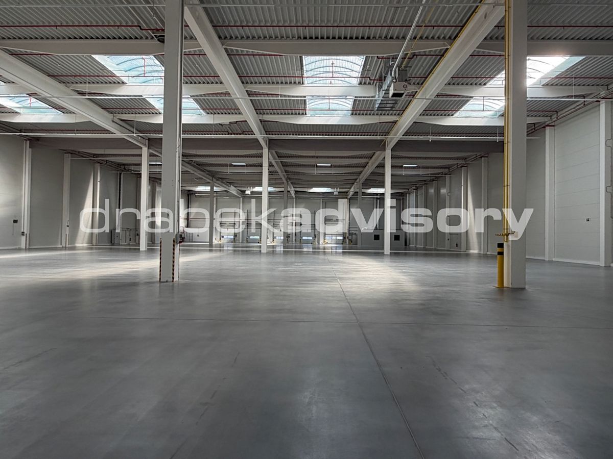Pronájem skladového prostoru 4439 m² – fotografie 4