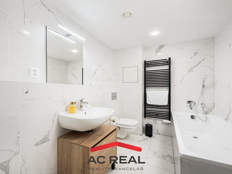 Prodej komerčního prostoru, 82 m² (6 z 20)