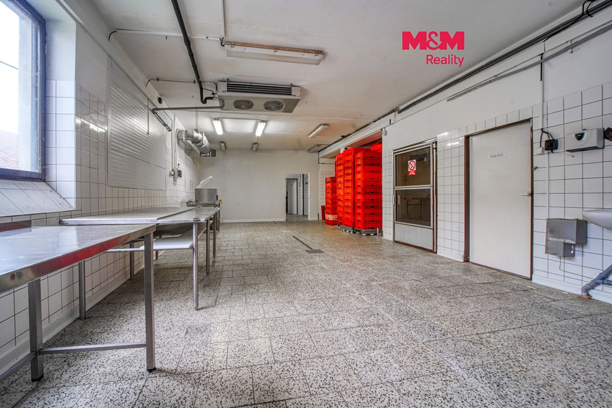 Prodej výrobní haly, prostoru 377 m²