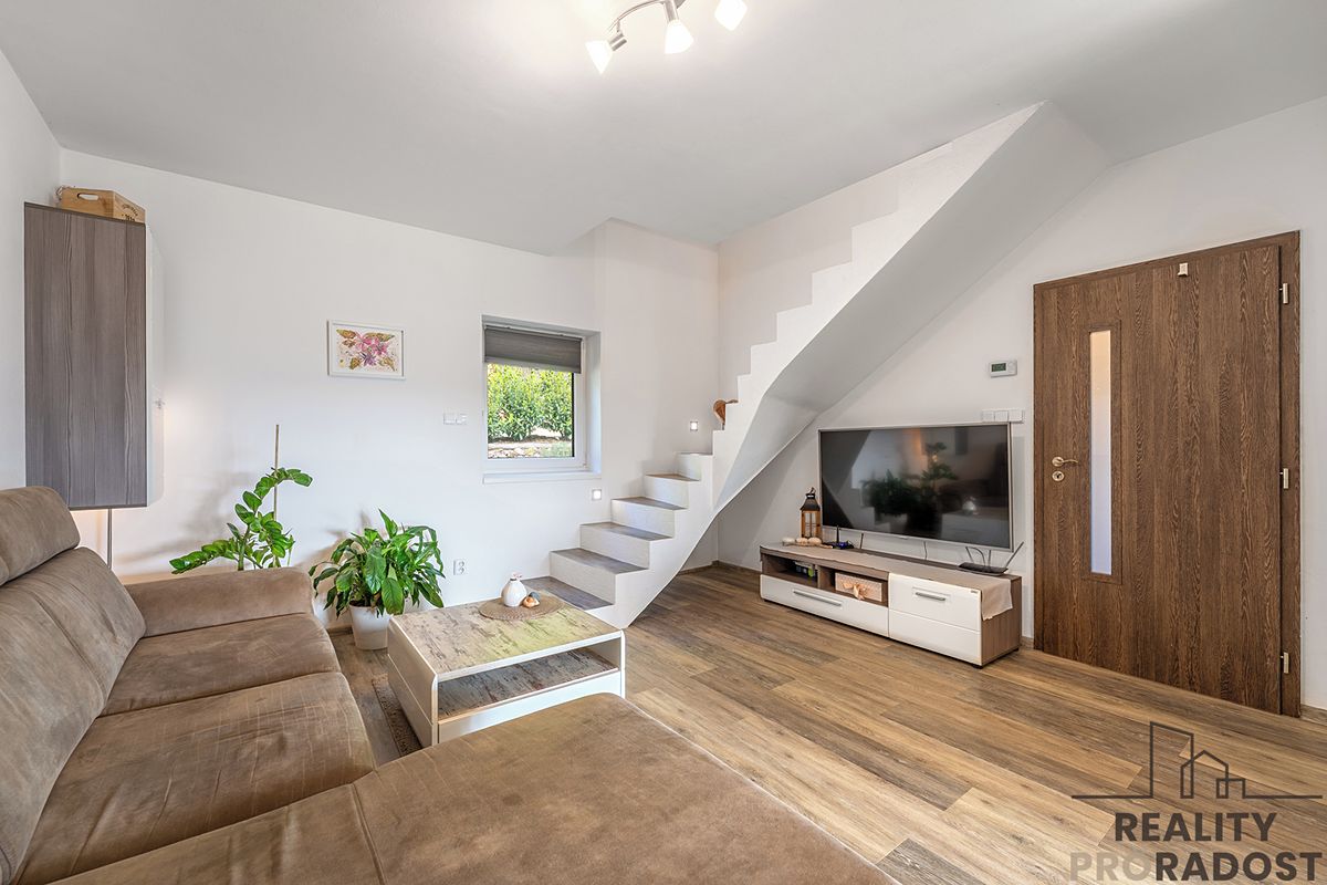 Pronájem rodinného domu 86 m², pozemek 688 m² – fotografie 2