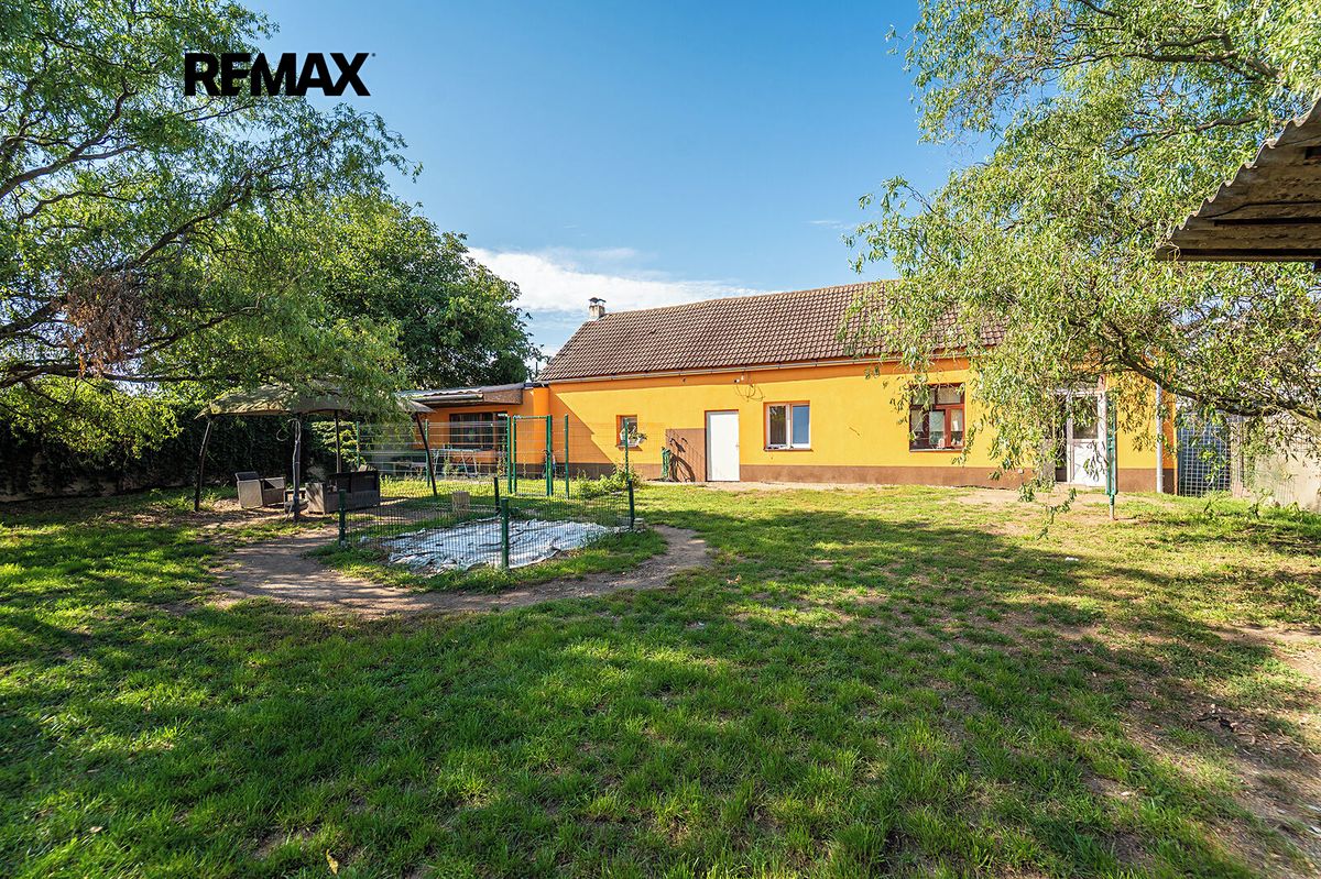Prodej rodinného domu 222 m², pozemek 1257 m² – fotografie 3