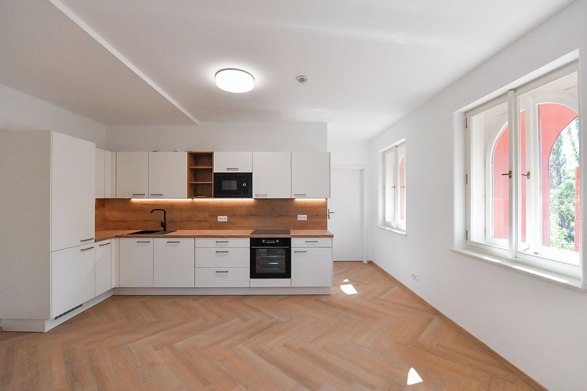 Pronájem bytu 2+kk 80 m² – fotografie 3