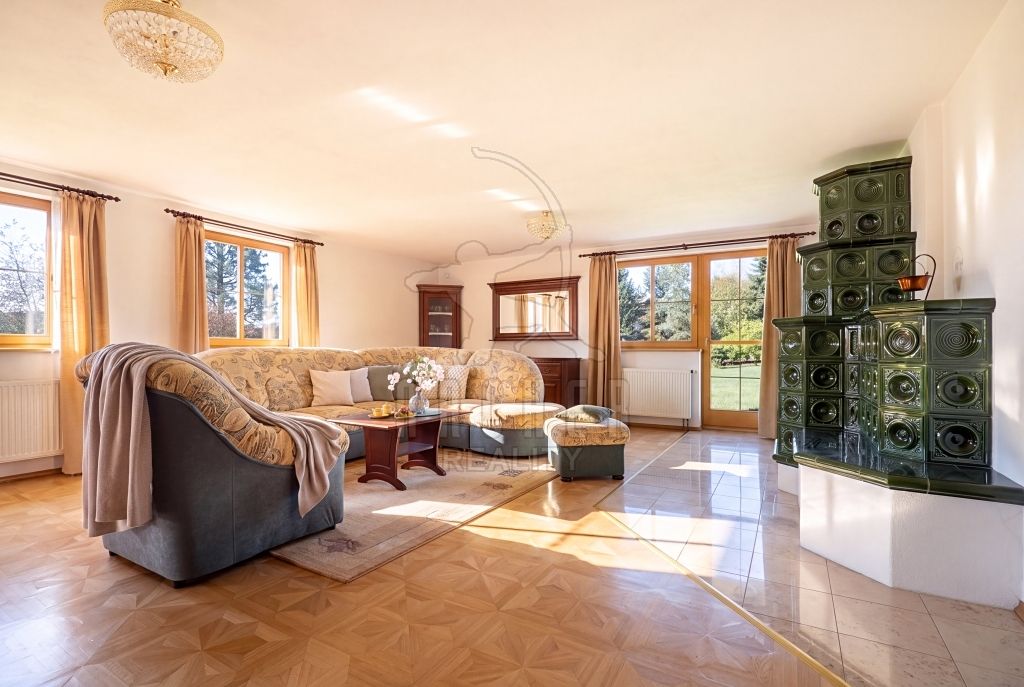Prodej rodinného domu 330 m², pozemek 3732 m² – fotografie 2