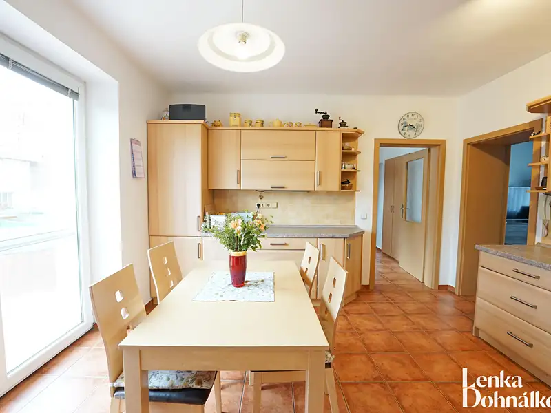 Prodej rodinného domu 250 m², pozemek 588 m², Ratíškovice – náhled fotky 2