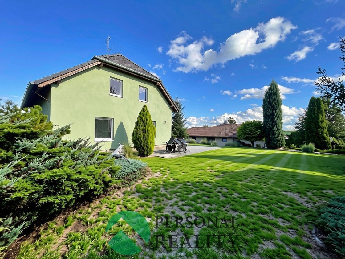 Prodej rodinného domu 154 m², pozemek 794 m² – fotografie 2