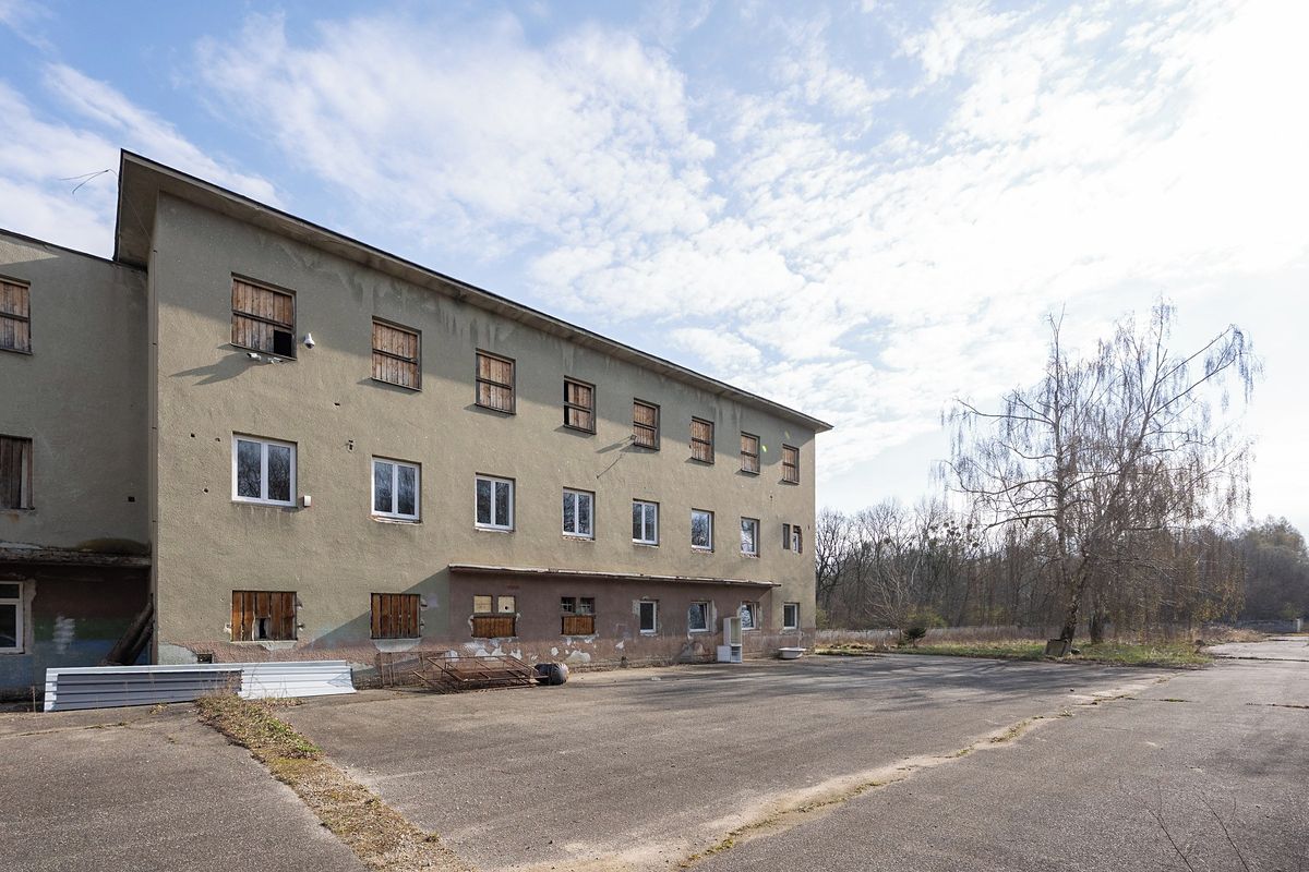 Prodej výrobní haly, prostoru 2250 m²