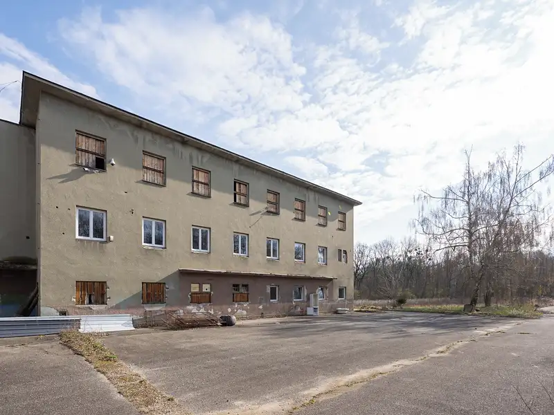 Prodej výrobní haly, prostoru 2250 m², Žarošice – náhled fotky 1