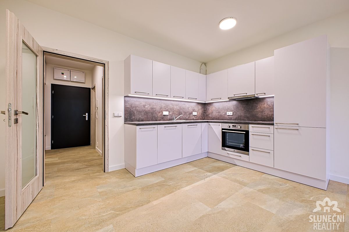 Pronájem bytu 1+kk 38 m² – fotografie 3