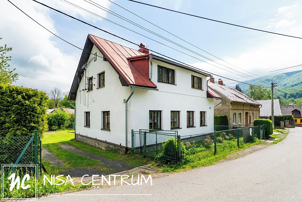 Prodej rodinného domu 220 m², pozemek 1945 m²