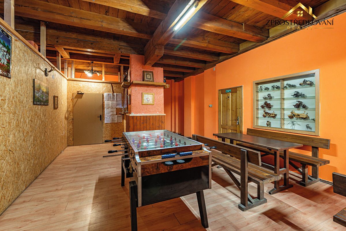 Prodej rodinného domu 229 m², pozemek 588 m² – fotografie 4