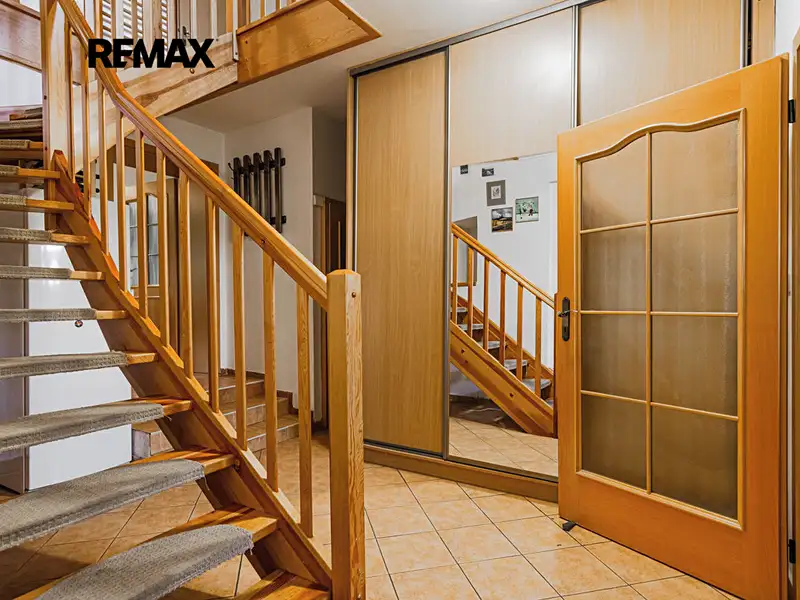 Prodej vícegeneračního domu 267 m², pozemek 2283 m², Dolní Bousov – náhled fotky 2