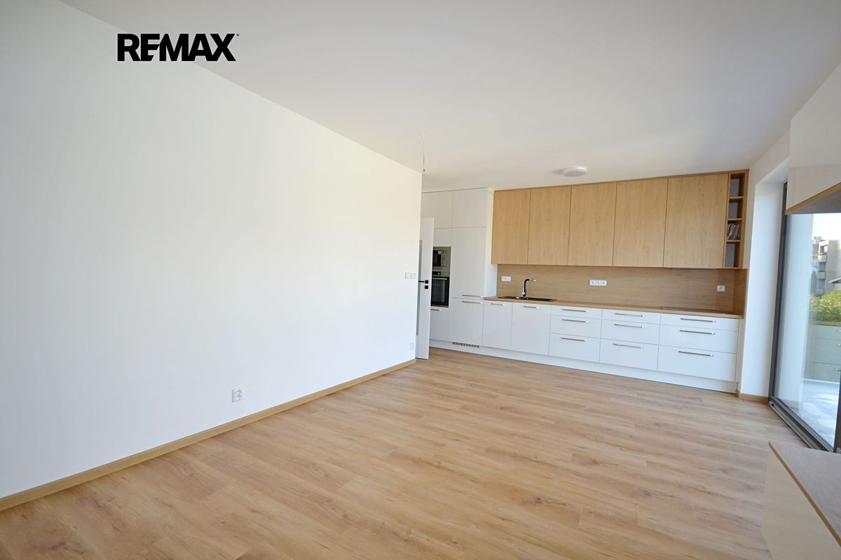 Pronájem bytu 2+kk 68 m² – fotografie 3