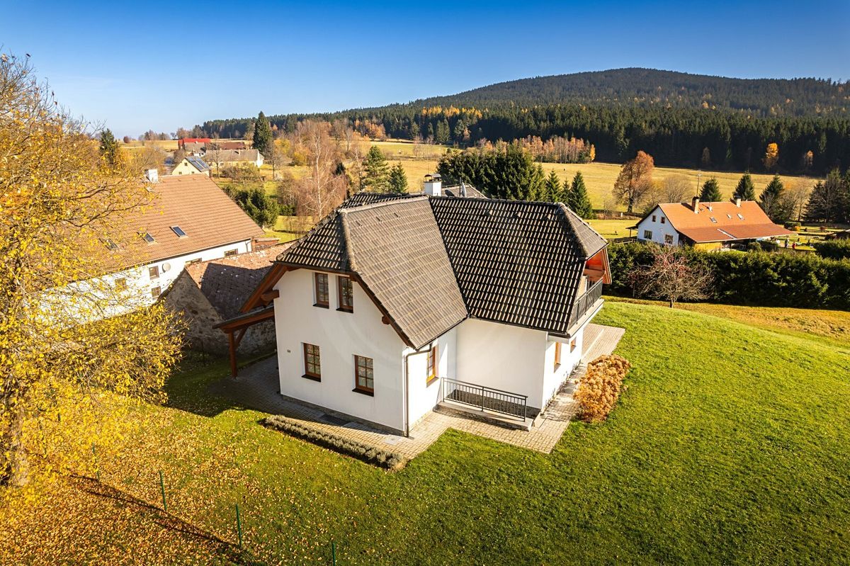 Prodej rodinného domu 230 m², pozemek 2845 m²