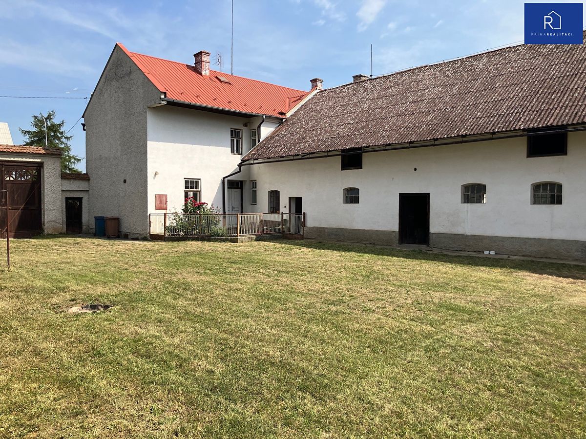Prodej rodinného domu 220 m², pozemek 1910 m²