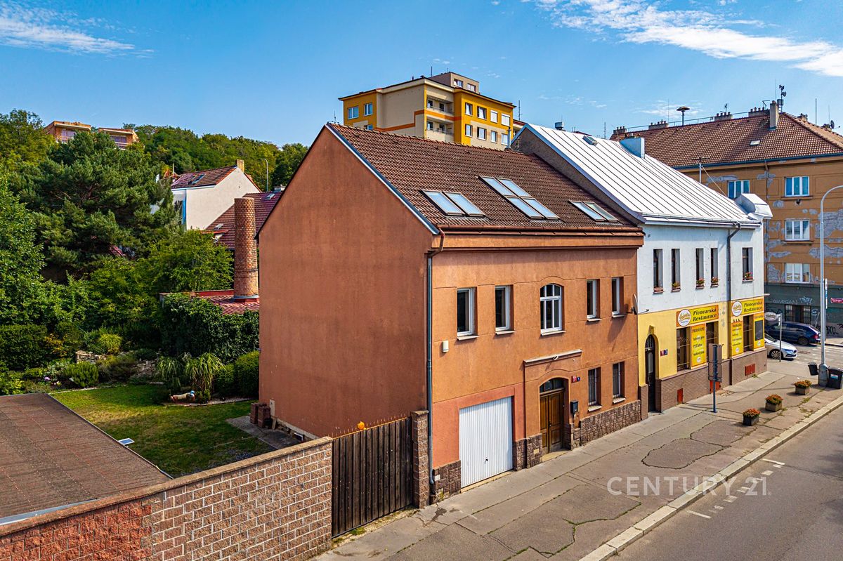 Prodej rodinného domu 280 m², pozemek 297 m² – fotografie 2