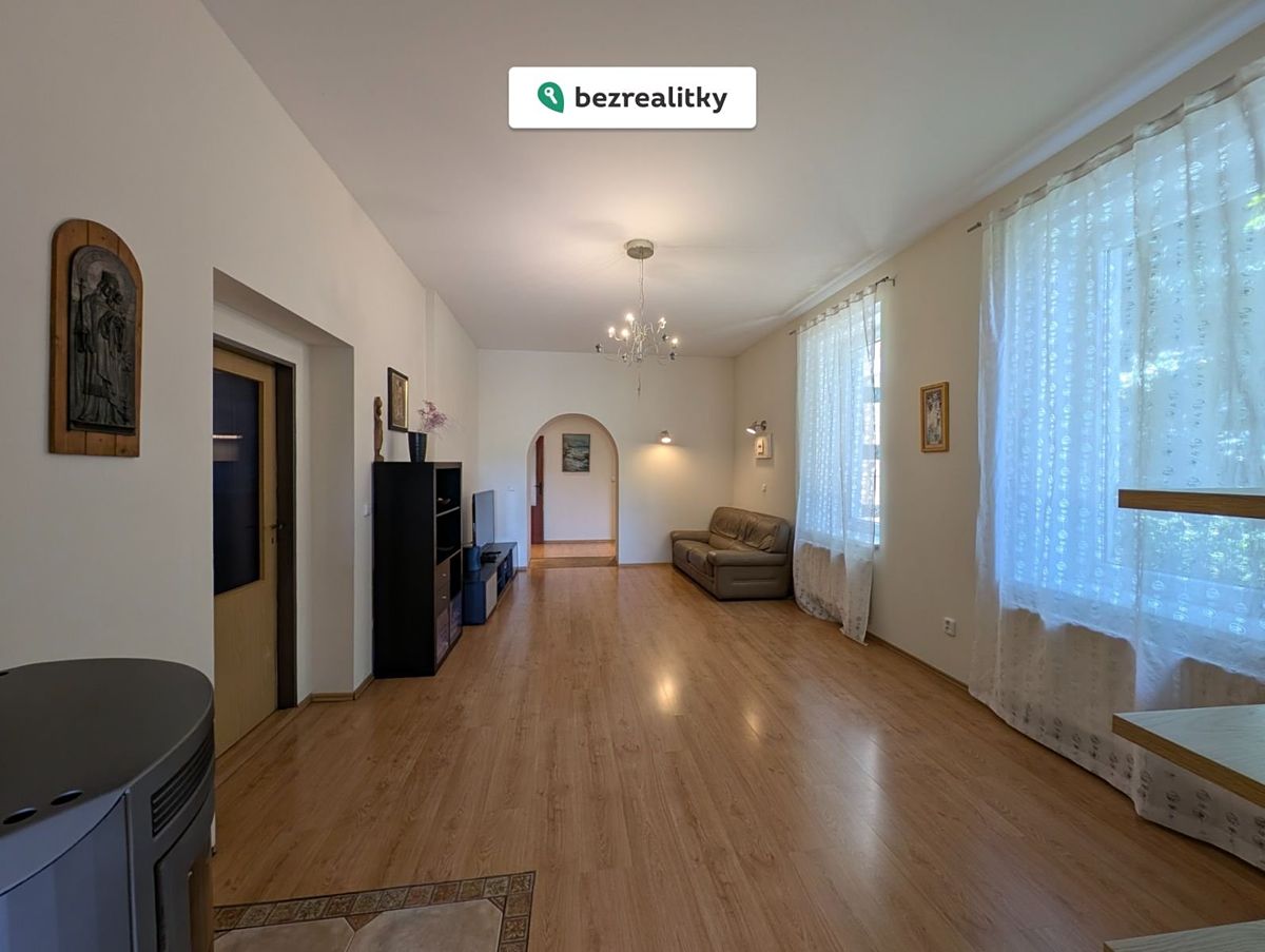 Prodej rodinného domu 320 m², pozemek 1182 m²