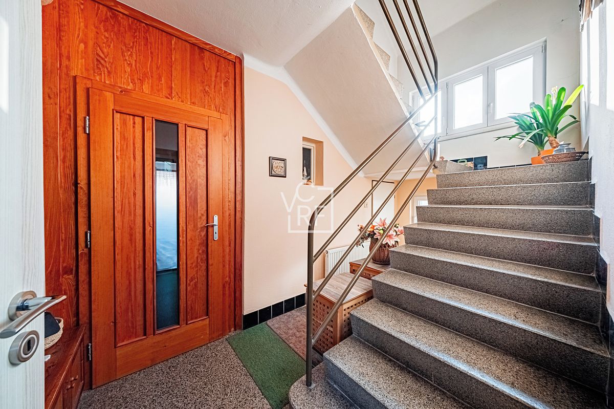 Prodej rodinného domu 200 m², pozemek 180 m² – fotografie 4