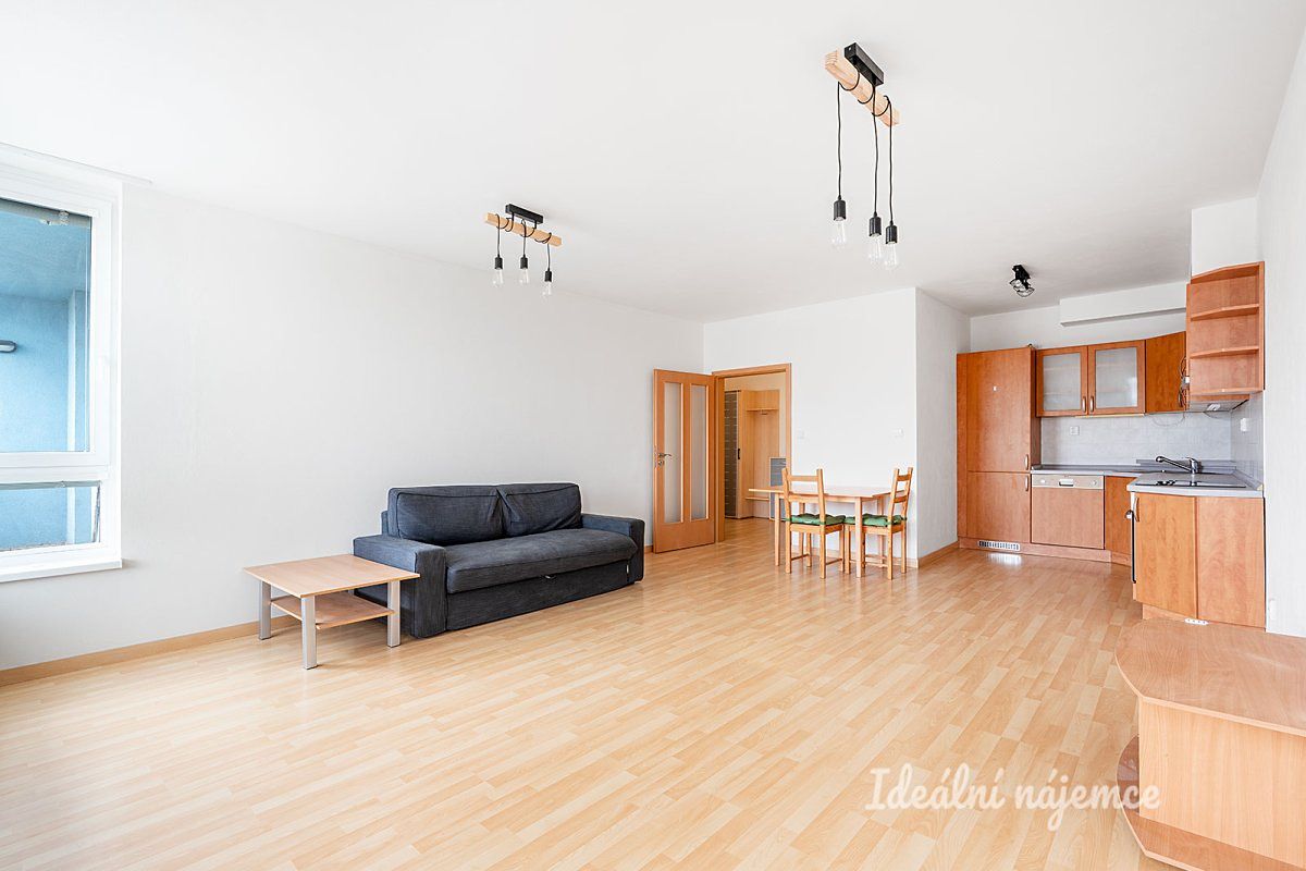 Pronájem bytu 2+kk 61 m² – fotografie 2